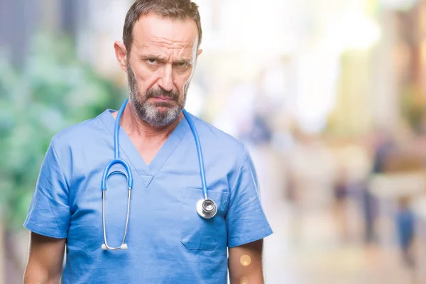 Μέση Ηλικία Άνθρωπος Γηραιός Ανώτερος Γιατρός Φορώντας Ιατρική Στολή Πάνω — Φωτογραφία Αρχείου