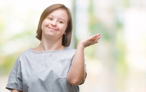 Mujer Adulta Joven Con Síndrome Sobre Fondo Aislado Sonriendo Alegre — Foto de Stock