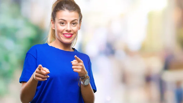 Mulher Bonita Nova Vestindo Casual Camiseta Azul Sobre Fundo Isolado — Fotografia de Stock