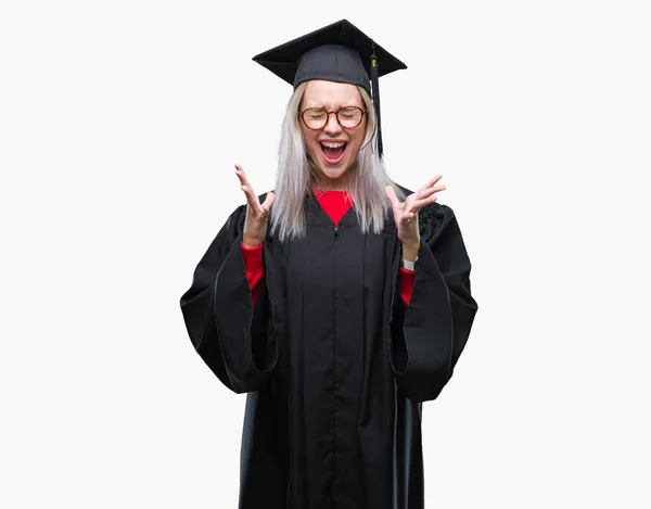 Mujer Rubia Joven Con Uniforme Graduado Sobre Fondo Aislado Celebrando — Foto de Stock