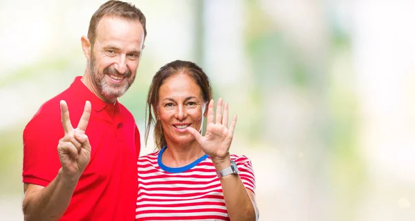 Middle Age Hispanic Couple Love Isolated Background Showing Pointing Fingers — Stock Photo, Image