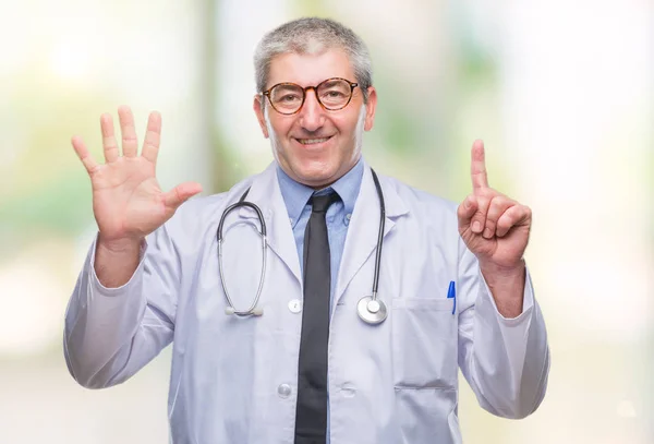 英俊的高级医生人在孤立的背景显示和指向与手指数字六同时微笑自信和快乐 — 图库照片