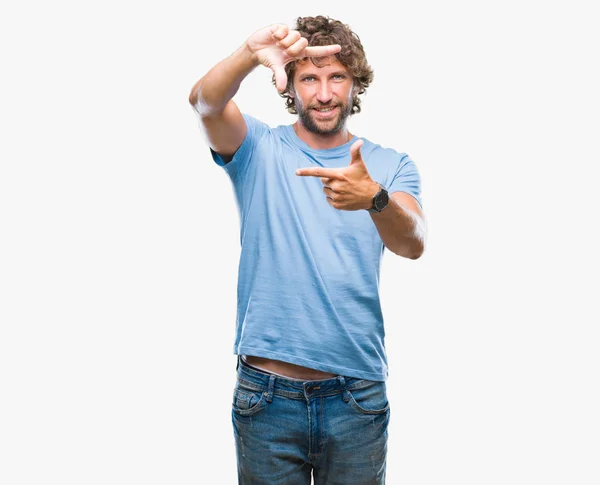 Pohledný Model Hispánský Muž Izolované Pozadí Provedení Rámu Rukama Prsty — Stock fotografie