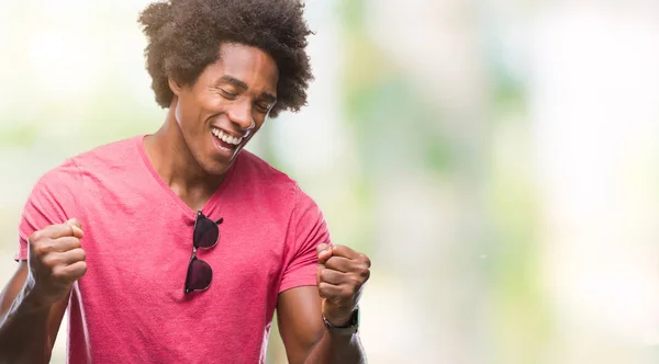 Afro American Mężczyzna Białym Tle Bardzo Szczęśliwy Podekscytowany Robi Zwycięzca — Zdjęcie stockowe