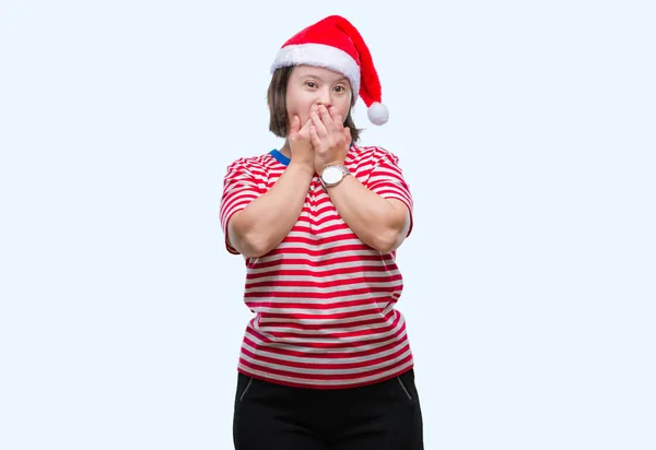 Молодая Взрослая Женщина Синдромом Дауна Носящая Рождественскую Шляпу Изолированном Фоне — стоковое фото