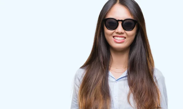 Mujer Asiática Joven Con Gafas Sol Sobre Fondo Aislado Con —  Fotos de Stock