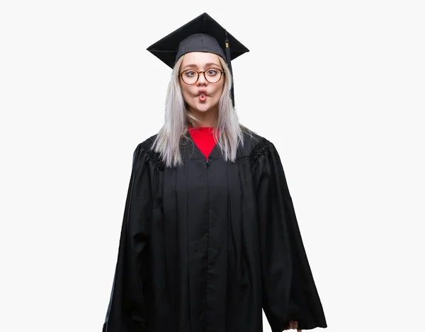 Unga Blonda Kvinnan Bär Graduate Uniform Över Isolerade Bakgrund Gör — Stockfoto