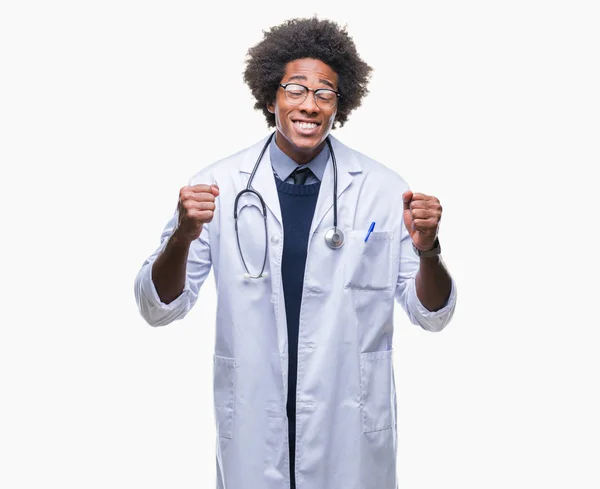 Afro Amerikaanse Dokter Man Geïsoleerde Achtergrond Enthousiast Voor Succes Met — Stockfoto