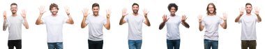 Kolaj gösterilen ve parmakları ile işaret beyaz izole arka plan üzerinde beyaz t-shirt giyen genç beyaz, İspanyol, afro erkeklerin numara 9 kendinden emin ve mutlu gülümseyerek süre.