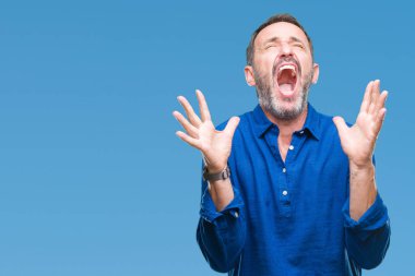 İzole arka plan çılgın ve kızgın bağırarak ve agresif ifade ve silah kaldırdı bağırmaya orta yaş ağarmış komuta sizde. Hayal kırıklığı kavramı.