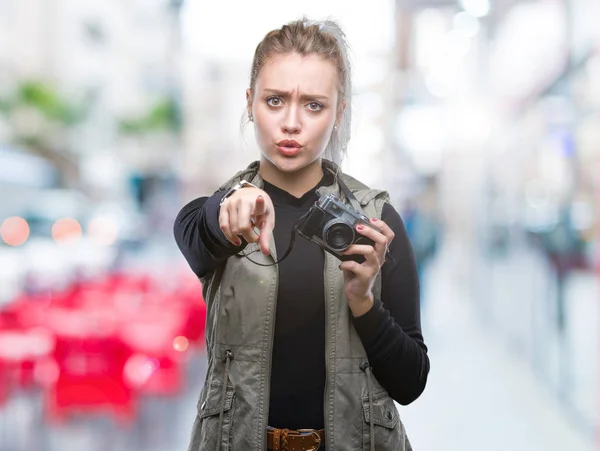 Young Blonde Woman Taking Pictures Using Vintage Camera Isolated Background — Stock Photo, Image