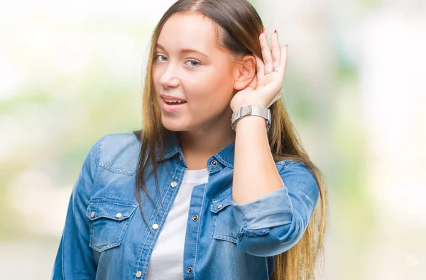 Mujer Hermosa Caucásica Joven Sobre Fondo Aislado Sonriendo Con Mano — Foto de Stock