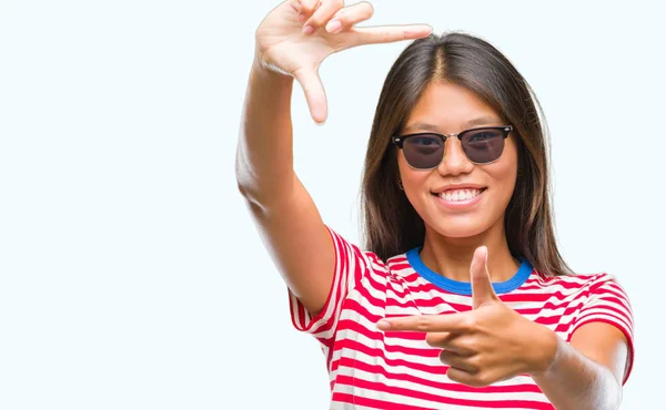 Young Asian Woman Wearing Sunglasses Isolated Background Smiling Making Frame — Stock Photo, Image