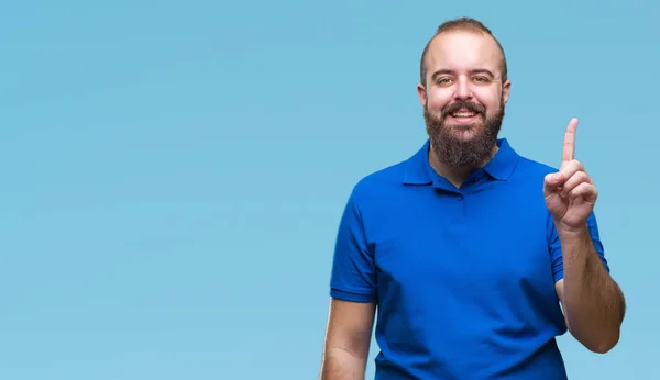 Jonge Kaukasische Hipster Man Blauw Shirt Dragen Geïsoleerde Achtergrond Tonen — Stockfoto