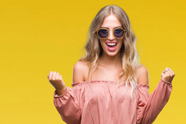 Schöne Junge Blonde Frau Mit Retro Sonnenbrille Über Isoliertem Hintergrund — Stockfoto