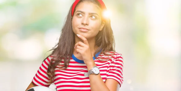 Mujer Árabe Hermosa Joven Sosteniendo Pelota Fútbol Sobre Fondo Aislado — Foto de Stock