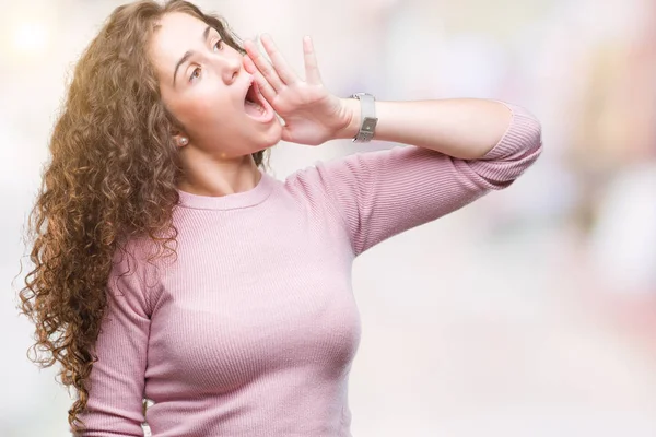 Schöne Brünette Lockige Haare Junges Mädchen Rosa Pullover Über Isoliertem — Stockfoto