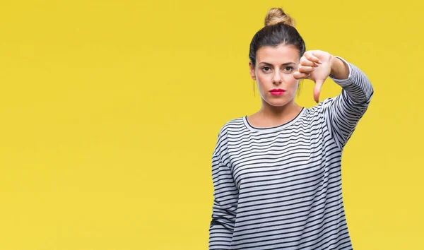 Jovem Bela Mulher Listras Casuais Suéter Sobre Fundo Isolado Olhando — Fotografia de Stock