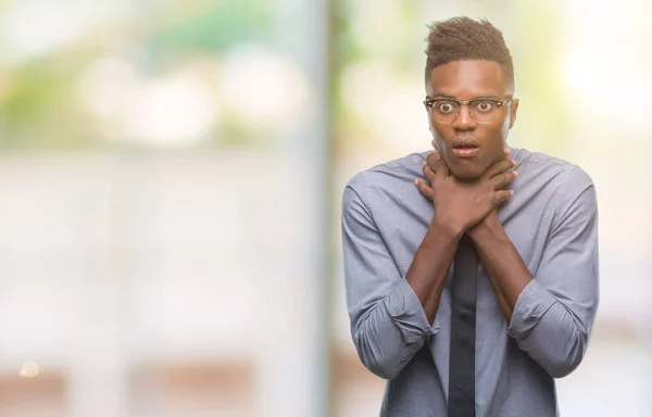 Молодих Афро Американських Бізнес Людина Над Ізольованих Фон Кричати Задихнутися — стокове фото
