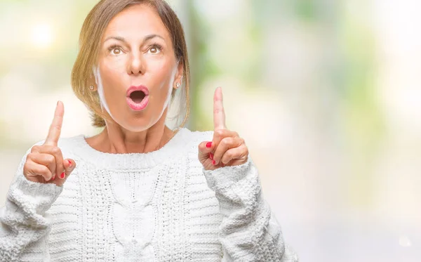 Mulher Hispânica Sênior Meia Idade Usando Camisola Inverno Sobre Fundo — Fotografia de Stock