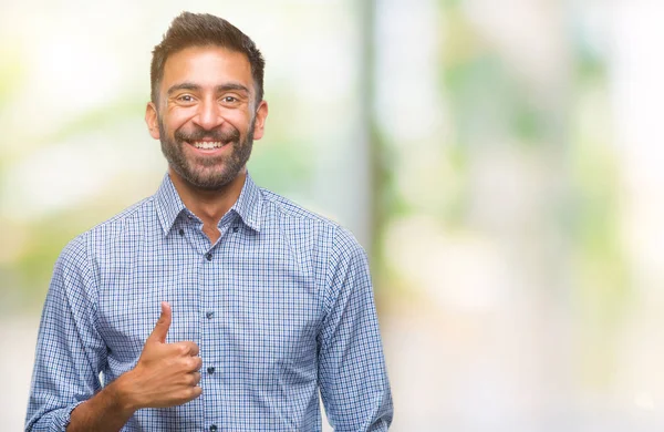 Erwachsener Hispanischer Mann Mit Isoliertem Hintergrund Der Glückliche Daumen Nach — Stockfoto