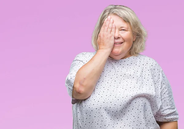 Senior Rozmiar Kaukaski Kobiece Kobieta Białym Tle Obejmujące Jedno Oko — Zdjęcie stockowe