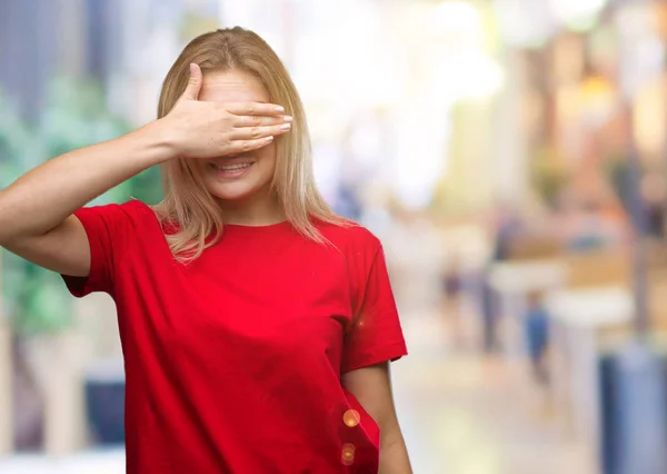 Mujer Caucásica Joven Sobre Fondo Aislado Sonriendo Riendo Con Mano — Foto de Stock