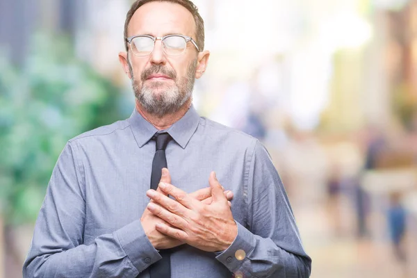 Hombre Negocios Mediana Edad Con Gafas Sobre Fondo Aislado Sonriendo —  Fotos de Stock