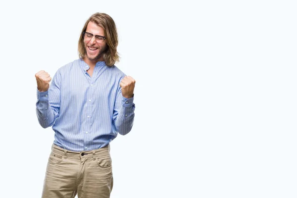 Joven Hombre Guapo Con Pelo Largo Con Gafas Sobre Fondo — Foto de Stock