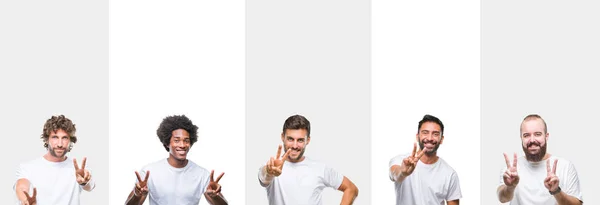 勝利のサインをやって指を表示するカメラを笑みを浮かべて白い分離背景に白い シャツを着て若い白人 ヒスパニック 黒人男性のコラージュ — ストック写真