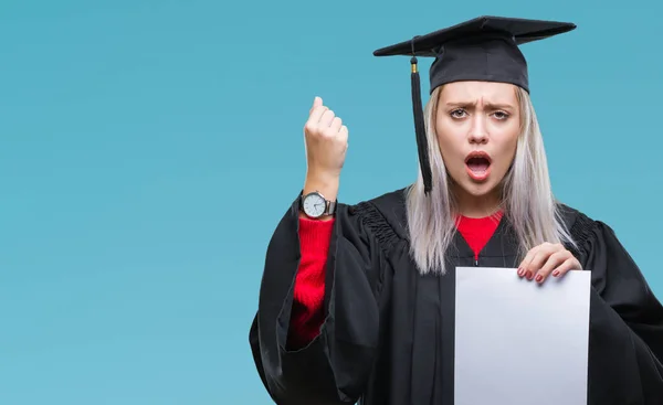 Mladá Blond Žena Uniformě Postgraduálním Diplomem Izolované Pozadí Naštvaný Frustrovaný — Stock fotografie