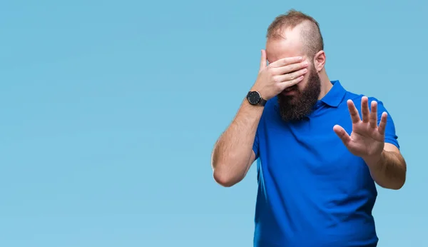 Jeune Homme Hipster Caucasien Portant Une Chemise Bleue Sur Fond — Photo