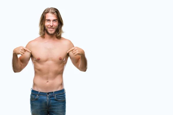 Jeune Homme Beau Torse Avec Des Cheveux Longs Montrant Corps — Photo