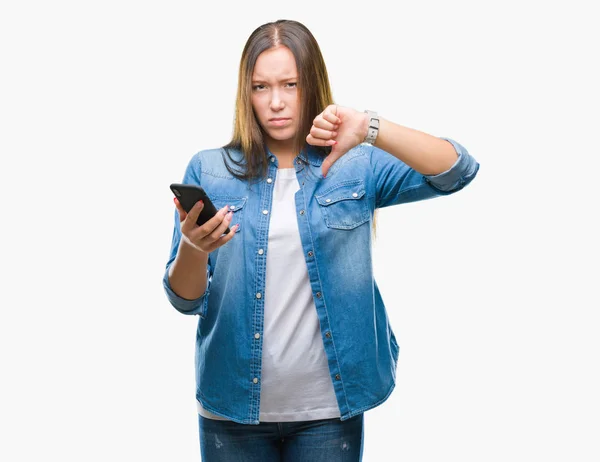 Jonge Mooie Kaukasische Vrouw Sms Verzenden Bericht Smartphone Geïsoleerde Achtergrond — Stockfoto