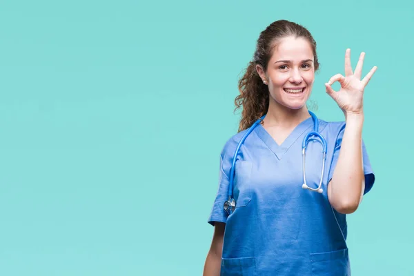 Jonge Brunette Dokter Meisje Dragen Van Verpleegkundige Chirurg Uniform Geïsoleerde — Stockfoto