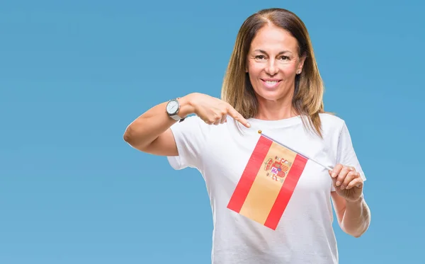 Medelåldern Spansktalande Kvinna Som Håller Flagg Över Isolerade Bakgrund Mycket — Stockfoto