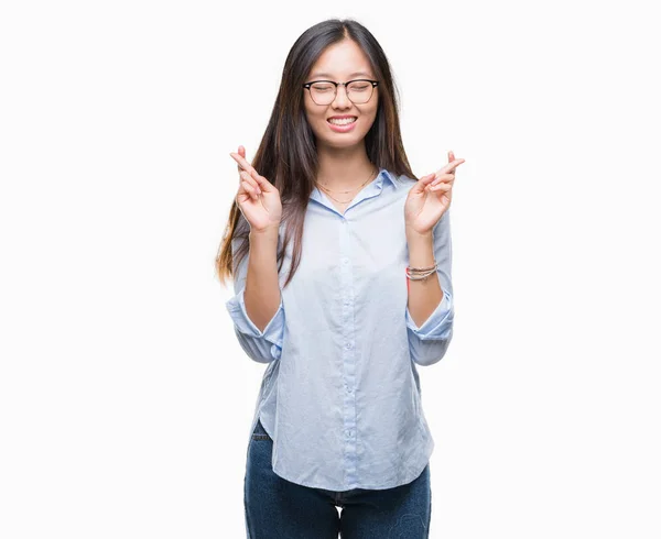 Jovem Mulher Negócios Asiática Vestindo Óculos Sobre Fundo Isolado Sorrindo — Fotografia de Stock