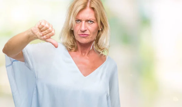 Blonde Geschäftsfrau Mittleren Alters Mit Isoliertem Hintergrund Die Unglücklich Und — Stockfoto
