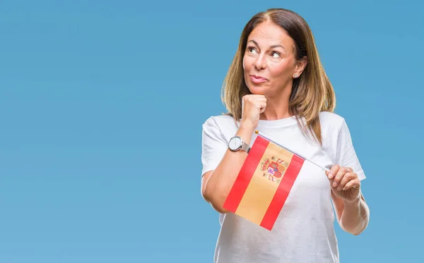 Mulher Hispânica Meia Idade Segurando Bandeira Espanha Sobre Fundo Isolado — Fotografia de Stock