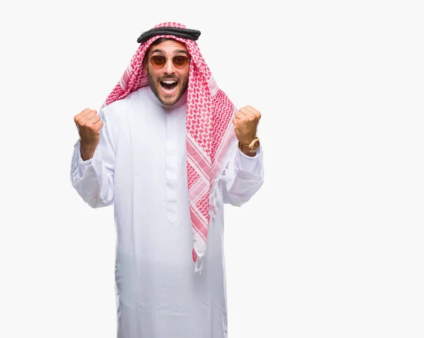 Jovem Homem Bonito Vestindo Keffiyeh Sobre Fundo Isolado Comemorando Surpreso — Fotografia de Stock