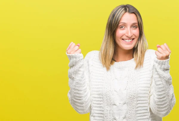 Jovem Mulher Bonita Vestindo Camisola Inverno Sobre Fundo Isolado Comemorando — Fotografia de Stock