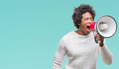 Megafon ile bağırarak genç afro Amerikan siyah yakışıklı