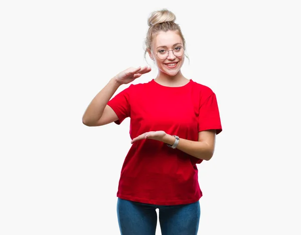 Young Blonde Woman Wearing Glasses Isolated Background Gesturing Hands Showing — Stock Photo, Image