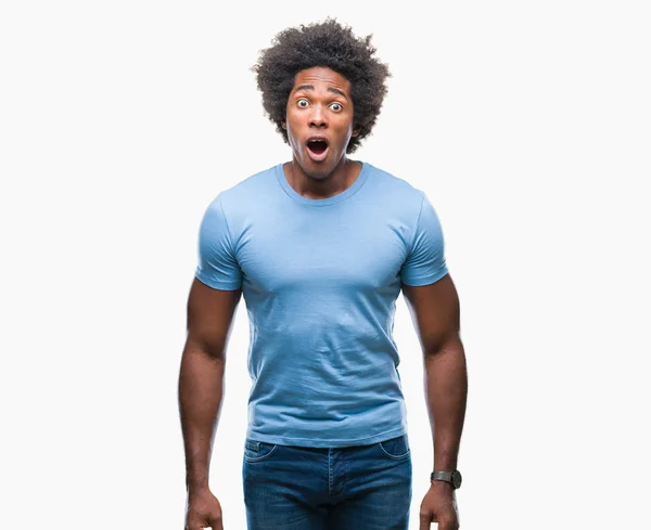 Αφρο Αμερικανικό Άνθρωπος Πέρα Από Απομονωμένο Υπόβαθρο Φοβάται Και Σοκαρισμένος — Φωτογραφία Αρχείου