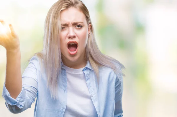 Young Blonde Woman Isolated Background Angry Mad Raising Fist Frustrated — Stock Photo, Image