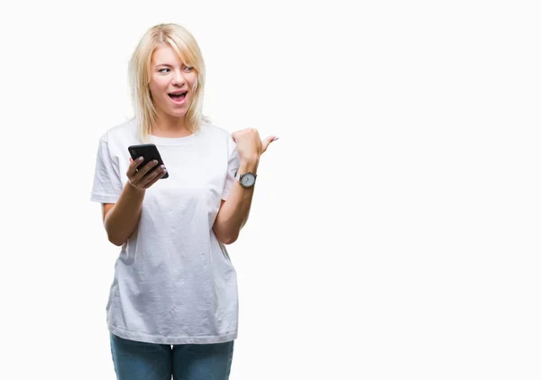 Ung Vacker Blond Kvinna Med Smartphone Isolerade Bakgrund Pekar Och — Stockfoto