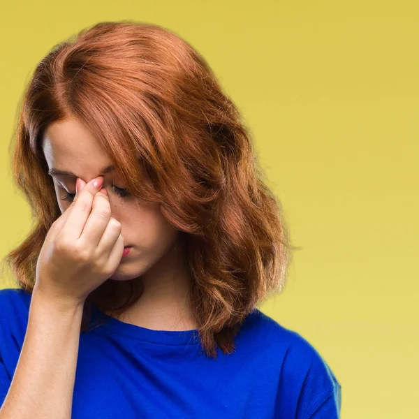 Joven Hermosa Mujer Sobre Fondo Aislado Cansado Frotando Nariz Los —  Fotos de Stock