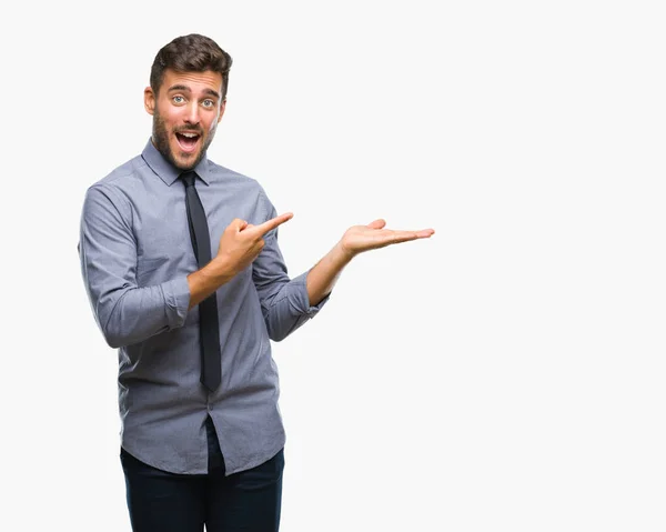 Joven Hombre Negocios Guapo Sobre Fondo Aislado Sorprendido Sonriendo Cámara —  Fotos de Stock