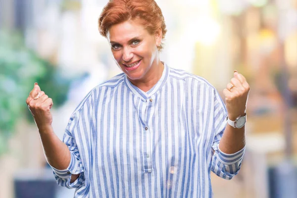 Korzystna Starszy Rude Kaukaski Kobiece Kobieta Białym Tle Bardzo Szczęśliwy — Zdjęcie stockowe