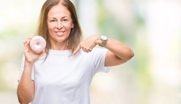 Middle Age Hispanic Woman Eating Pink Donut Isolated Background Surprise — Stock Photo, Image